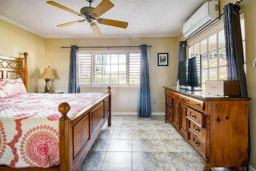 Two Bedroom Seafront Suite - Quiet & Relaxing Montego Bay Jamaica
