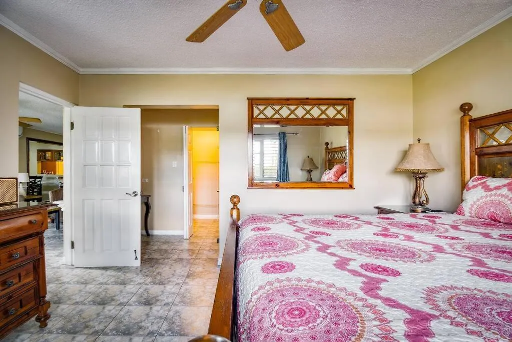 Apartment Two Bedroom Seafront Suite - Quiet & Relaxing Montego Bay