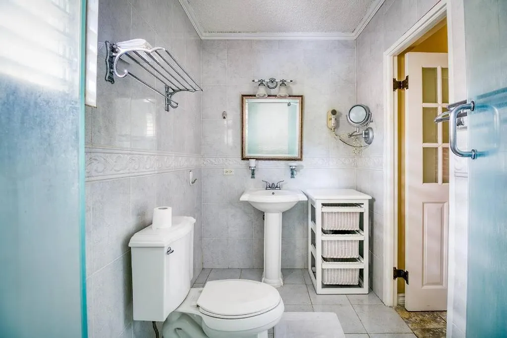 Two Bedroom Seafront Suite - Quiet & Relaxing Montego Bay Apartment